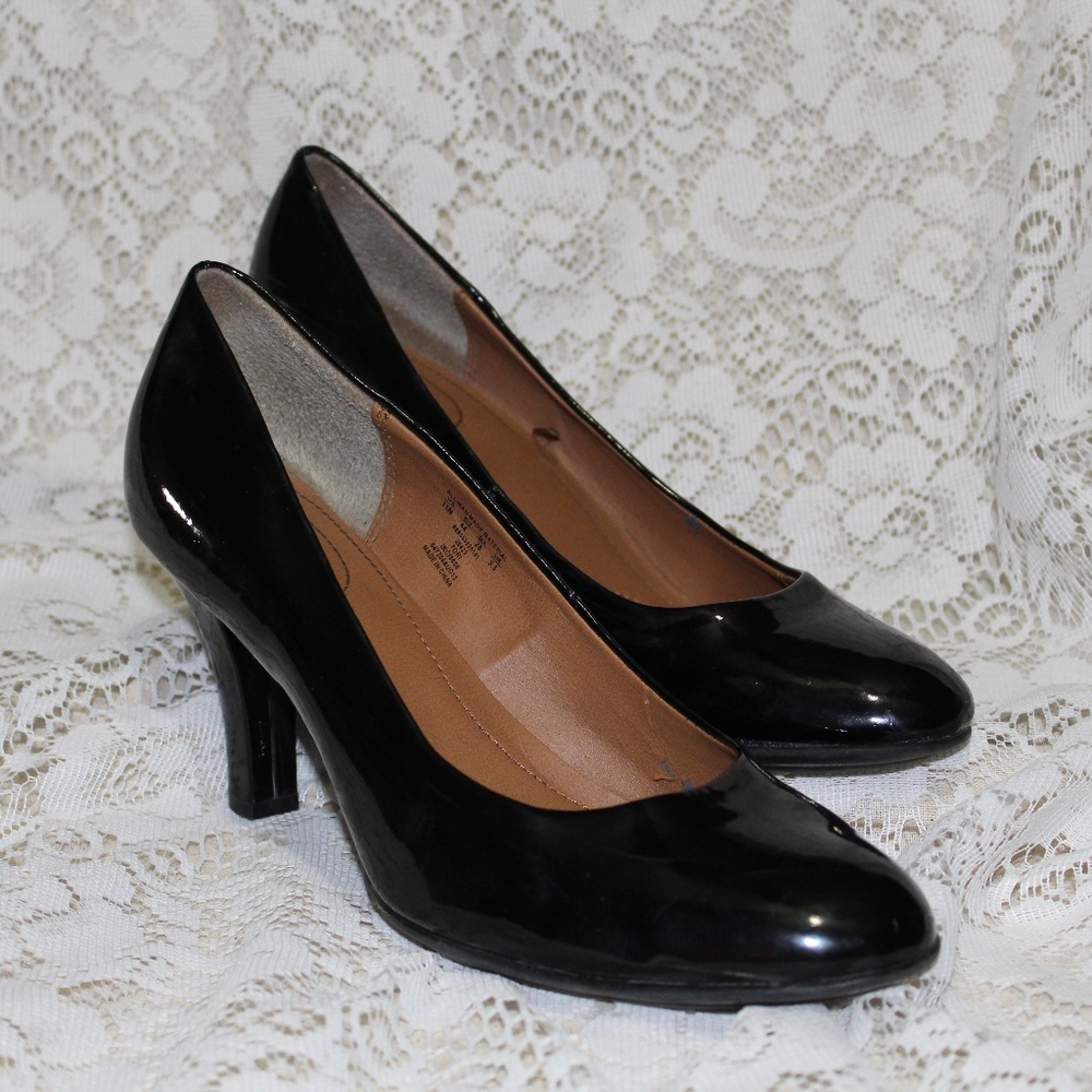 Black Pumps